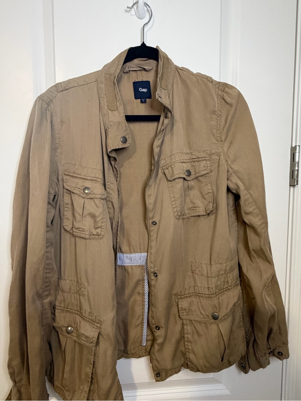 GAP Women’s Khaki Field Jacket Lightweight Perfect for Fall!